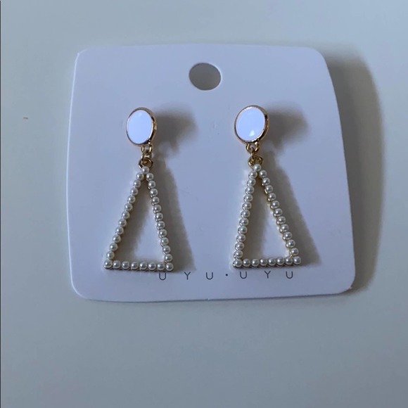 Dainty Geometric Triangle White Pearl Earrings - Picture 2 of 5